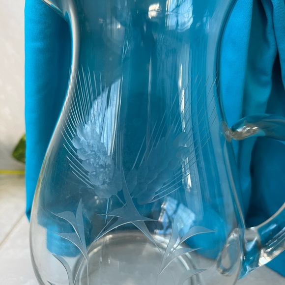 Vintage glass pitcher with etched wheat pattern - Picture 5 of 6